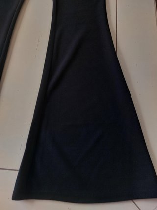 Pantalón negro campana flare elástico