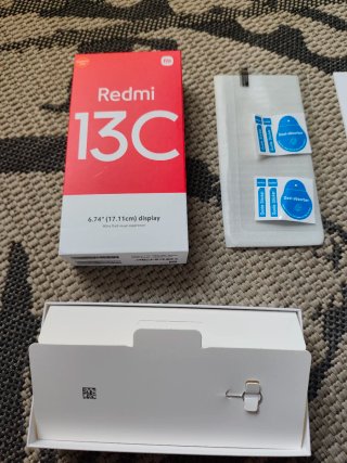 Xiaomi Redmi 13C 128GB, con accesorios