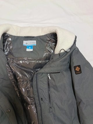 Abrigo Columbia con capucha gris