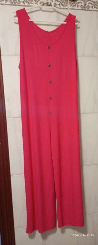 Mono fucsia con botones