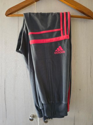 Pantalón chándal Adidas Challenger gris