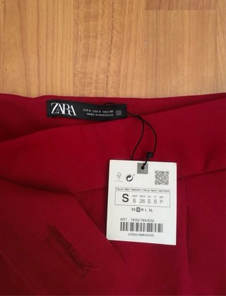 Pantalón de vestir Zara color rojo, talla S. Nuevo