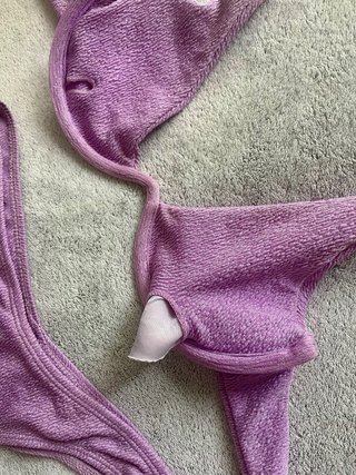 Bikini lila muy favorecedor