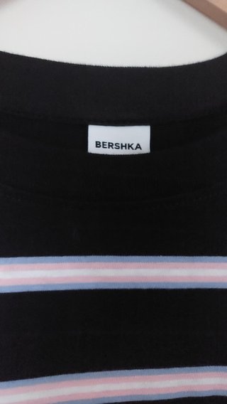 Camiseta Bershka rayas azul con texto