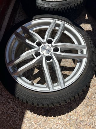 Llantas Dezent TR 17'' con neumáticos