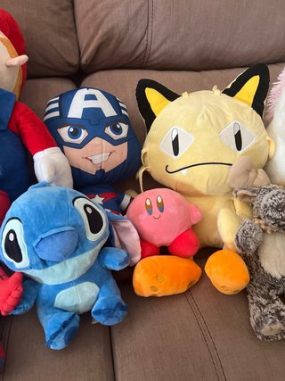 Lote de peluches: Mario, Stitch, Spiderman y más
