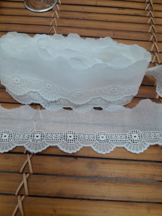 Puntilla Tira Bordada Blanca