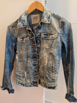 Cazadora vaquera Zara desgastada Talla S