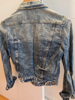 Cazadora vaquera Zara desgastada Talla S