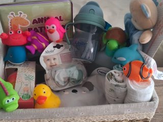 Cesta bebé nacimiento hecha com amor para regalar