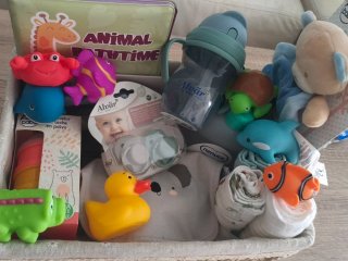 Cesta bebé nacimiento hecha com amor para regalar
