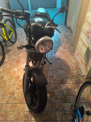 Hyosung GT 125 Naked Negra