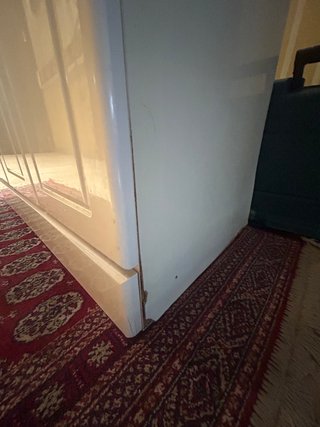Mueble de baño con lavabo y grifo