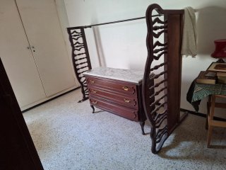 Estructura de cama de matrimonio de madera.  146cm