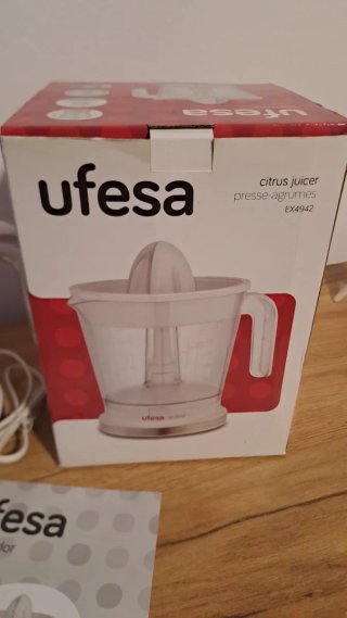 Exprimidor Ufesa EX4942 con caja
