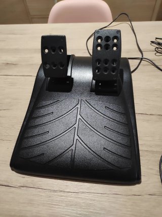 Mando y pedales videojuegos