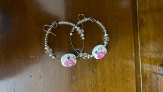 Orecchini cerchio con perle e fiori