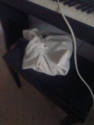 Mochila de tela blanca