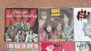 Lotes 10 singles Kiss, Saxon, Pink Floyd