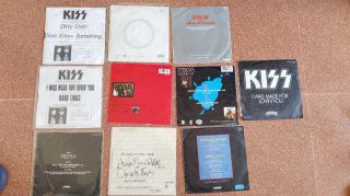 Lotes 10 singles Kiss, Saxon, Pink Floyd
