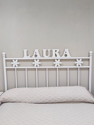 Cabecero de hierro con nombre LAURA 135 cm