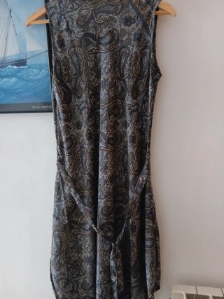 Vestido sin mangas estampado midi