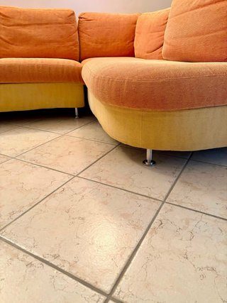Divano angolare con pouf arancione