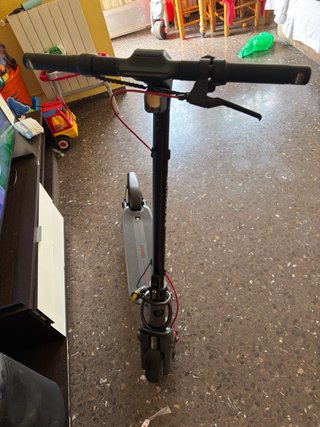 Patinete eléctrico gris