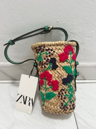 Bolso de paja Zara bordado flores