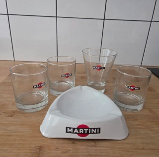 Lote 4 bicchieri e posacenere Martini. Anni '70.