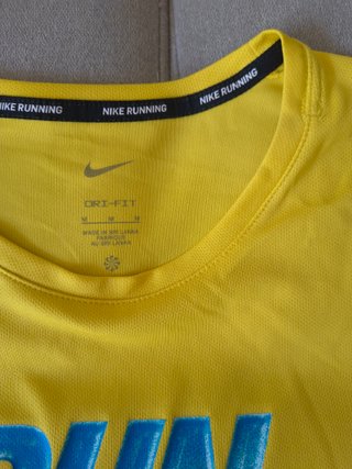 Camiseta Running Nike RUN Amarilla
