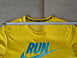 Camiseta Running Nike RUN Amarilla