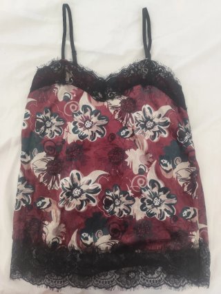 Camiseta de terciopelo con encaje floral