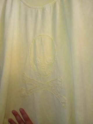 Camiseta Scalpers calavera amarilla