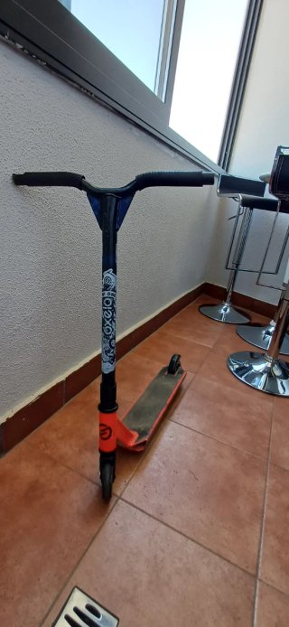 Patín rojo y negro