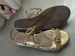 Sandalias doradas Sfera Talla 38