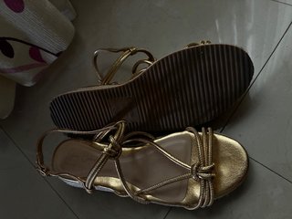 Sandalias doradas Sfera Talla 38