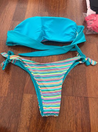 Bikini a strisce multicolore taglia M