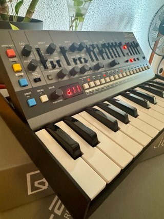 Roland JX-08 Boutique Sintetizador mas  k-25m