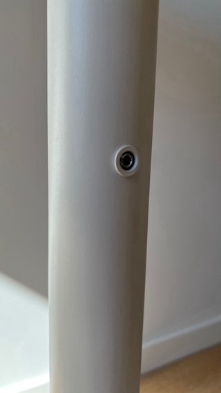 Escritorio IKEA Bekant 140x60 cm – Madera / Blanco