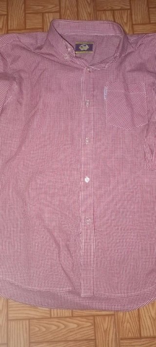 Camisa de cuadros roja y blanca