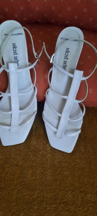 Sandalias blancas de tiras