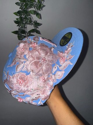 Cappello New Era custom fiori rosa e azzurro