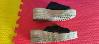 Sandalias Plataforma Negras y plataforma beige