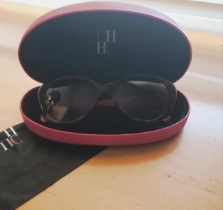 Elegantes Gafas de sol Carolina Herrera Impecables