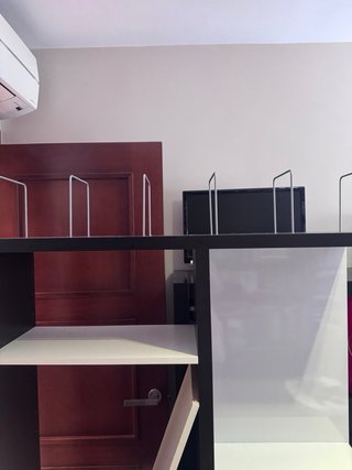 Escritorio/ mesa ordenador con cajón y baldas