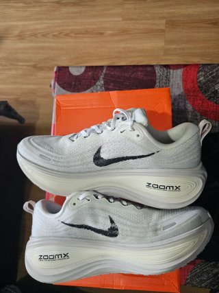 Nike Vomero plus ZoomX Run