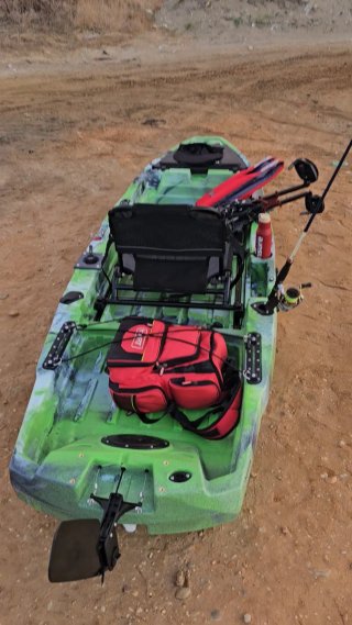Kayak de pesca desmontable con pedalera de aletas
