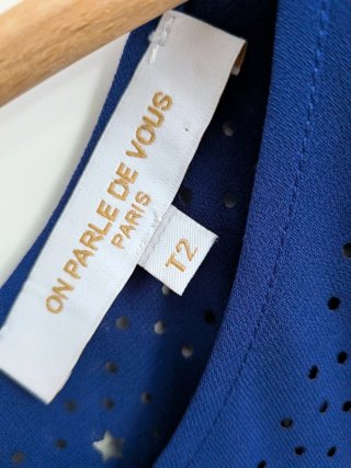 Blusa azul con detalles de estrellas