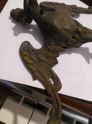 Águila antigua de bronce parece para puertas